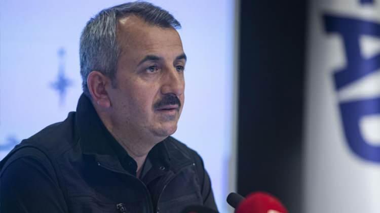 <p><strong>15.41</strong></p>

<p>AFAD, b&ouml;lgede toplam 9.698 arama kurtarma personeli ve 216 ara&ccedil; g&ouml;revlendirildiğini; an itibarıyla toplam 2.824 binanın yıkıldığına dair ihbar aldığını duyurdu.</p>
