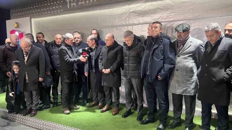 <p>Türkiye Futbol Federasyonu Başkanı Mehmet Büyükekşi ve Süper Lig kulüplerinin başkanları Trabzon'a gelerek birlik mesajı verdi.</p>
