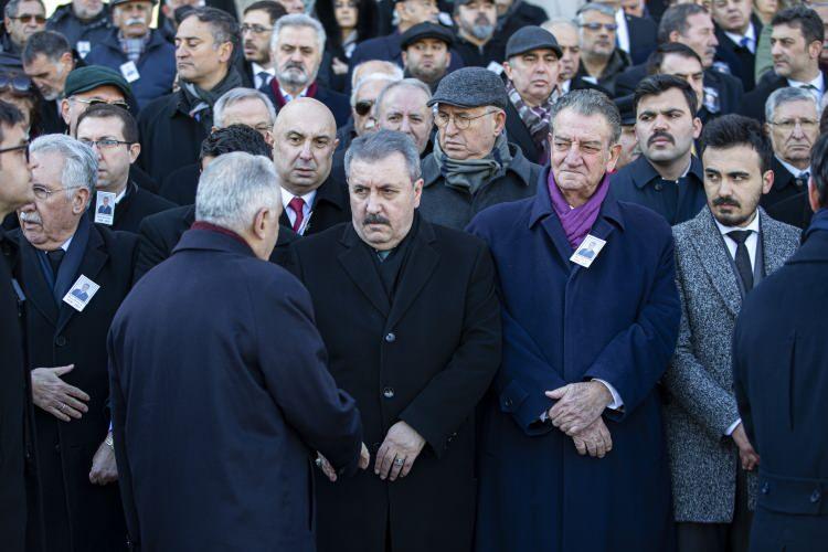 <p>Konuşmaların ardından Deniz Baykal için dua edildi.</p>