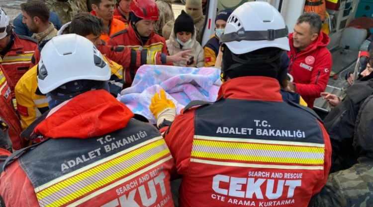 <p><strong>CEKUT deprem bölgesinde</strong></p>

<p>Ceza ve Tevkifevleri Genel Müdürlüğü depremin ilk anından itibaren harekete geçerek arama, kurtarma, lojistik ve yardım çalışmalarına destek oluyor.</p>

<p> </p>
