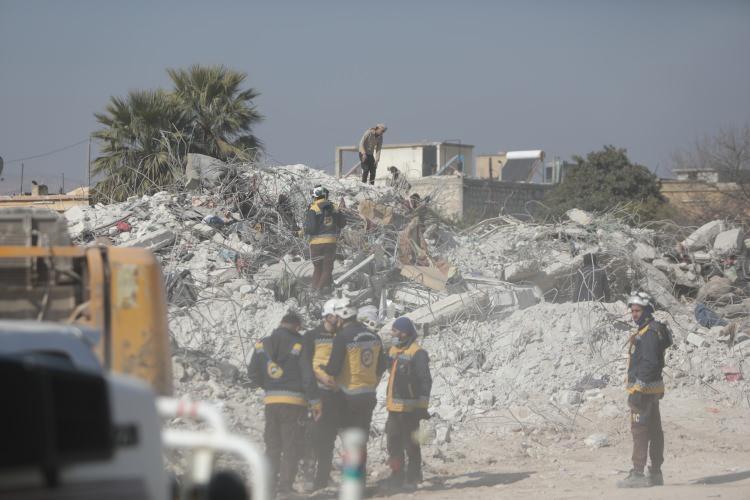 <p>Kahramanmaraş merkezli depremlerden en çok etkilenen bölgelerden biri de Suriye'deki Cinderes. Cinderes'in yüzde 70'inin yıkıldığı söyleniyor.</p>
