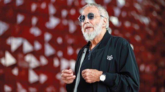 <p>"Aileler ve çocuklarının, bir zamanlar mutluca yaşadıkları binaların yükü altında nefes almaya çalıştığı tahayyül edilemez görüntülerini izlediğimiz zaman, bunun insanlığımız ve inancımız için nasıl açık bir test olduğunu anlıyoruz.</p>
