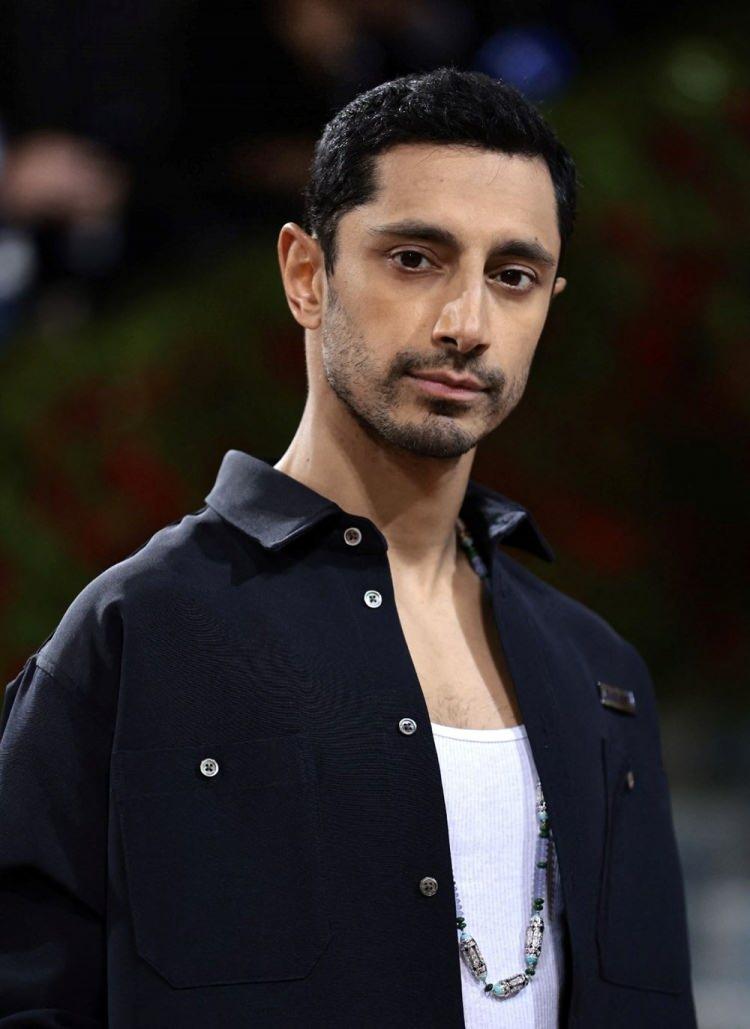 <p>RIZ AHMED</p>

<p>Sound of Metal filmiyle tanınan İngiliz oyuncu Riz Ahmed, sosyal medya hesabında Türkiye'de yaşanan deprem sonrası yardımcı olmak isteyenler için bağış çağrısında bulundu.</p>
