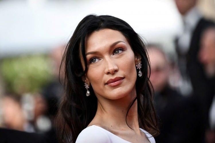 <p>BELLA HADID</p>
<p>Ünlü model Bella Hadid, "Depremden etkilenen herkes için dua ediyorum" ifadelerini kullanarak yardım kuruluşlarını paylaştı.</p>
