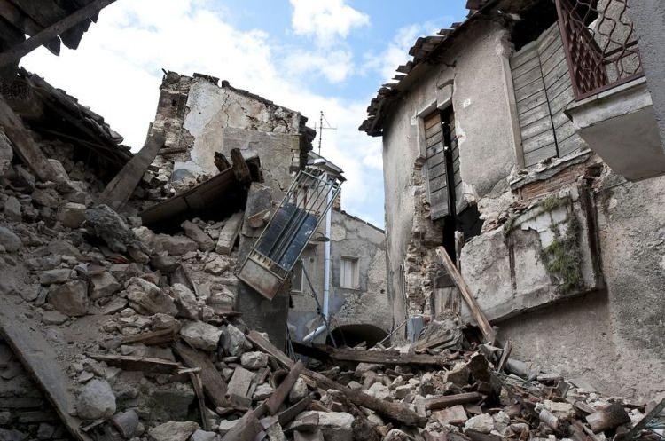 <p>Konuyla ilgili vatandaşlar, dünyadaki en az deprem riski olan ülkeleri araştırıyor. </p>
