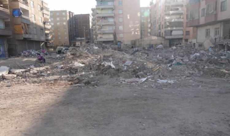 <p>Kahramanmaraş'ın Pazarcık ve Elbistan ilçelerinde meydana gelen 7.7 ve 7.6 büyüklüğündeki depremlerin ardından, arama-kurtarma çalışmaları sona eren enkazlardan numune alınmasına başlandı. </p>

<p> </p>
