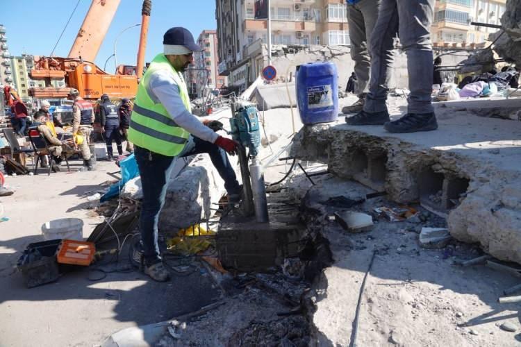 <p>Savaş ve ekibi, binadaki yapılacak kapsamlı incelemenin ardından deney sonu&ccedil;larını rapor halinde d&uuml;zenleyerek, adli birimlere iletecek.</p>

<p>&nbsp;</p>
