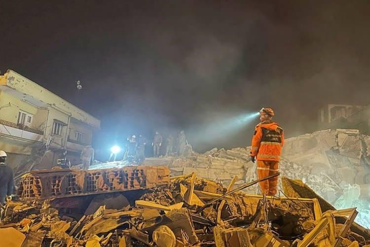 <p>&Ccedil;ok k&ouml;t&uuml; şartlarda d&ouml;k&uuml;lm&uuml;ş betonlar ama bunlar projesiz yapılar.&nbsp;</p>

<p>&nbsp;</p>
