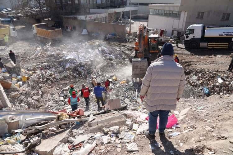 <p>&nbsp;2-3 tane sağlam olanı zorla bulduk. Deprem b&ouml;lgesindeyiz bunu kabullenmişiz.&nbsp;</p>
