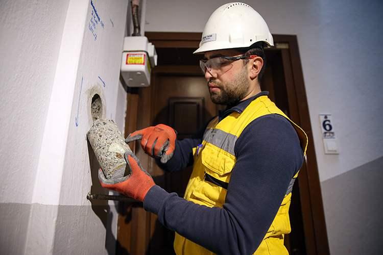 <p>Riskli yapı tespitlerinin maliyetini kat malikleri öderken, söz konusu testi yaptırmak için bina sakinlerinden bir kişinin başvurması yeterli oluyor.</p>

<p> </p>
