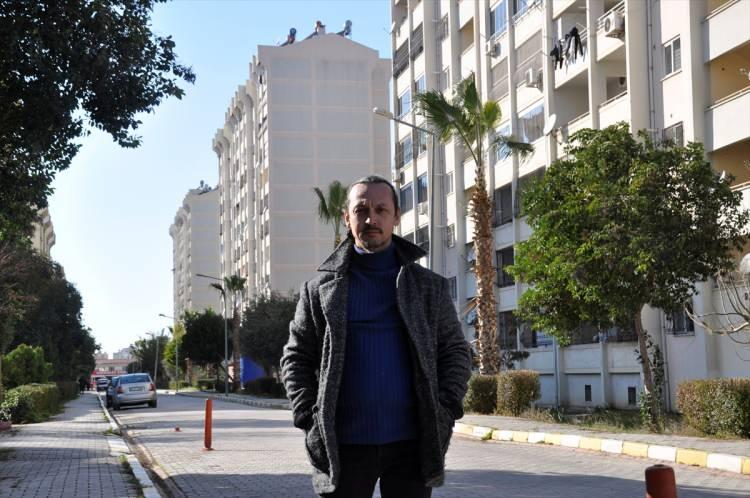 <p>Kahramanmaraş'ın Pazarcık ve Elbistan ilçeleri merkezli 7,7 ve 7,6 büyüklüğündeki depremlerden etkilenen Adana, Hatay ve Osmaniye'de TOKİ tarafından inşa edilen binalarda herhangi bir yapısal hasar olmadığı belirlendi. Adana'nın merkez Seyhan ilçesi Yeşiloba Mahallesi'ndeki TOKİ evlerinden birinde ailesiyle yaşayan Tarık Yavuz, AA muhabirine açıklamada bulundu.</p>