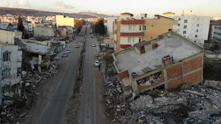 <p>Başka bir şehre gideceğiz. Kış şartlarında çadırda kalmak biraz problemi olacak. Devletimiz sağ olsun, yardım elini uzatıyor. Geçici bir süre akrabalarımızın bulunduğu Mardin’e gideceğiz” dedi.</p>
