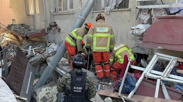 <p>Kahramanmaraş merkezli depremlerin ardından 73 yıllık minnetin azmiyle çalışan Güney Kore ekibi,</p>
