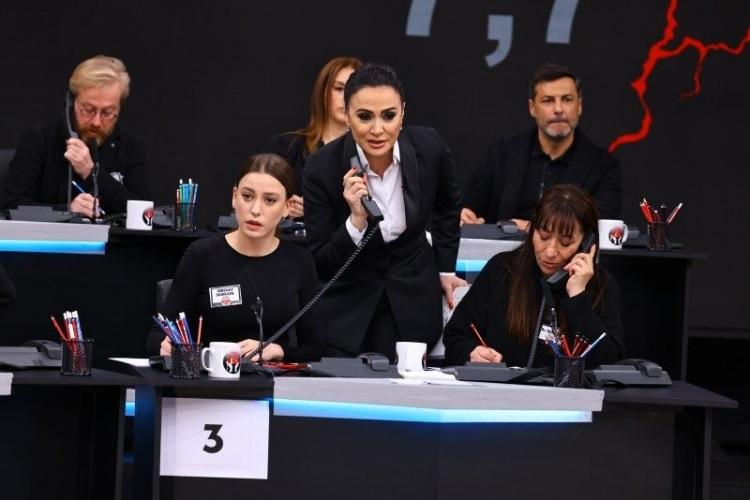 <p><span style="color:#B22222"><strong>Büyük deprem felaketinde acı, keder ve yardımlaşmada tek yürek olmayı bildik. </strong></span></p>
