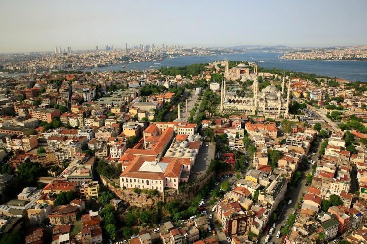 <p>33 bin 727 ile Ümraniye, </p>