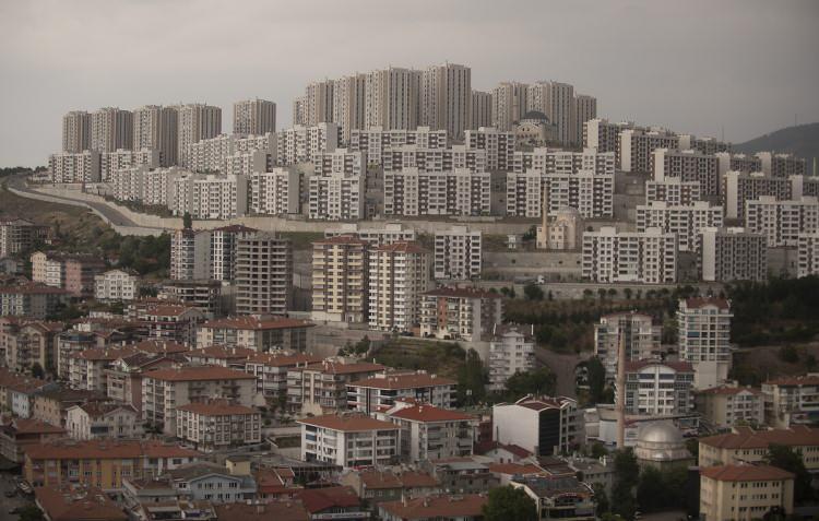 <p>Haldun Ersen, Kentsel Dönüşüm ve Şehircilik Vakfı'nın bu alanda farkındalığını artırmak amacıyla yol haritasını açıkladığını belirterek,</p>
