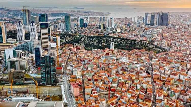 <p> "Türkiye'nin en önemli problemlerinden kentsel dönüşümün siyaset üstü bir yaklaşımla, milli seferberlik bilinciyle, aynı Kurtuluş Savaşı'nda olduğu gibi birlik, beraberlik ruhuyla ele alınması gerekiyor." dedi.</p>
