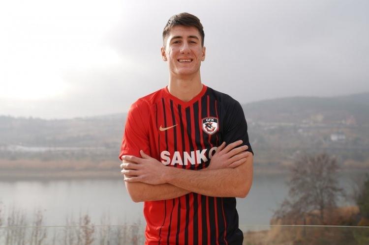 <p>Luka Stankovski<br />
<br />
Eski takımı: Gaziantep FK<br />
<br />
Yeni takımı: ND Gorica</p>
