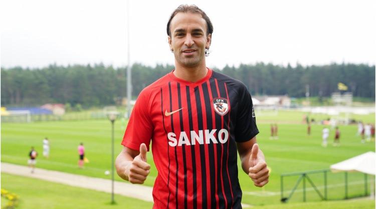 <p>Lazar Markovic<br />
<br />
Eski takımı: Gaziantep FK<br />
<br />
Yeni takımı: Trabzonspor</p>

