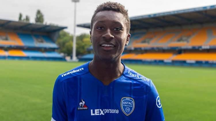 <p>Marlos Moreno<br />
<br />
Eski takımı: Troyes<br />
<br />
Yeni takımı: Konyaspor</p>
