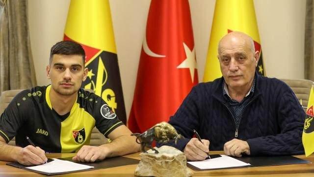 <p>Florian Loshaj<br />
<br />
Eski takımı: Cracovia<br />
<br />
Yeni takımı: İstanbulspor</p>
