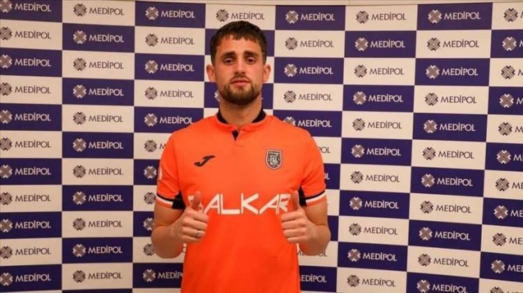 <p>Adnan Januzaj<br />
<br />
Eski takımı: Sevilla<br />
<br />
Yeni takımı: İstanbul Başakşehir</p>
