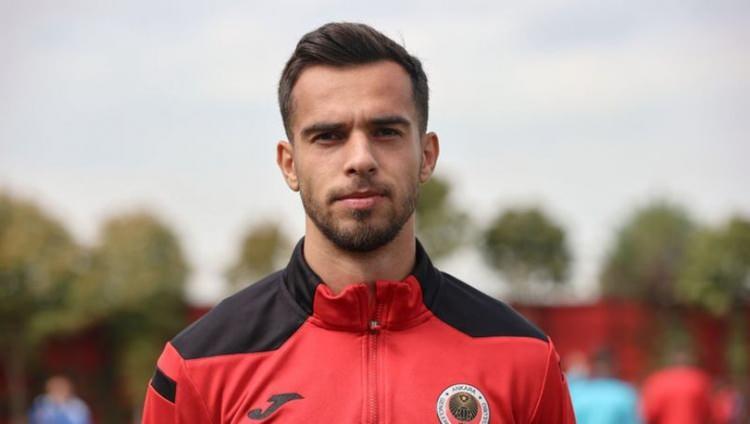 <p>Baris Alıcı<br />
<br />
Eski takımı: Gençlerbirliği<br />
<br />
Yeni takımı: Samsunspor</p>