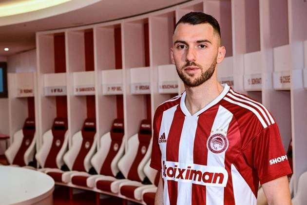 <p>Zymer Bytyqi<br />
<br />
Eski takımı: Konyaspor<br />
<br />
Yeni takımı: Olimpiakos</p>