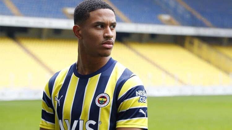 <p>Jayden Oosterwolde<br />
<br />
Eski takımı: Parma<br />
<br />
Yeni takımı: Fenerbahçe</p>
