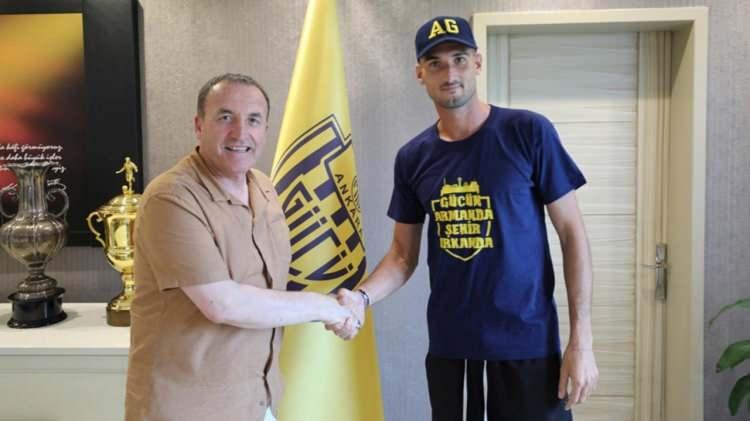 <p>Federico Macheda&nbsp;<br />
<br />
Eski takımı: Ankarag&uuml;c&uuml;<br />
<br />
Yeni takımı:&nbsp;APOEL Nikosia</p>
