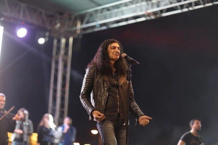 <p><span style="color:#000000"><strong>Kekilli; "Amacımız hayatlarının en zor d&ouml;nemlerinde en zor sınavlarını veren insanları yalnız bırakmamaktı. Beraber &uuml;ş&uuml;y&uuml;p, beraber ısınalım dedim" diye konuştu.</strong></span></p>

<p>&nbsp;</p>
