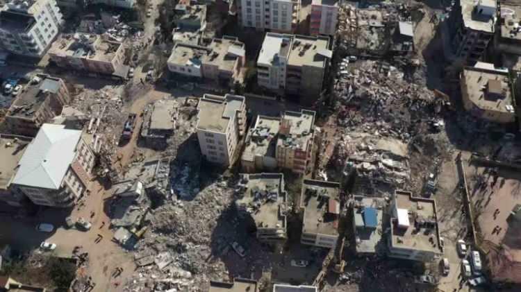 <p>Türkiye'nin 'Kahraman' şehri Kahramanmaraş, 6 Şubat 04.17'de 7.7 ve 7.6 büyüklüğündeki iki depremle sarsılarak asrın felaketini yaşadı.</p>
