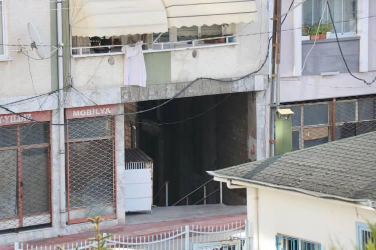 <p>Altından sokak geçen apartman, Kahramanmaraş merkezli 2 büyük depremin ardından tekrar akıllara geldi. </p>

