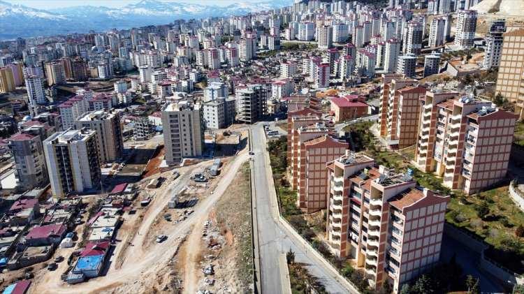 <p><strong>“İSTANBUL İÇİN GÜÇLENDİRME KAMPANYASI BAŞLATILMALIDIR”</strong></p>

<p>Ancak sadece deprem sonrasında değil öncesinde de önlem almak gerekiyor. İstanbul Aydın Üniversitesi Mühendislik Fakültesi Dr. Öğretim Üyesi Hakan Koman, beklenen İstanbul depremi öncesinde önemli bir çağrıda bulundu.</p>
