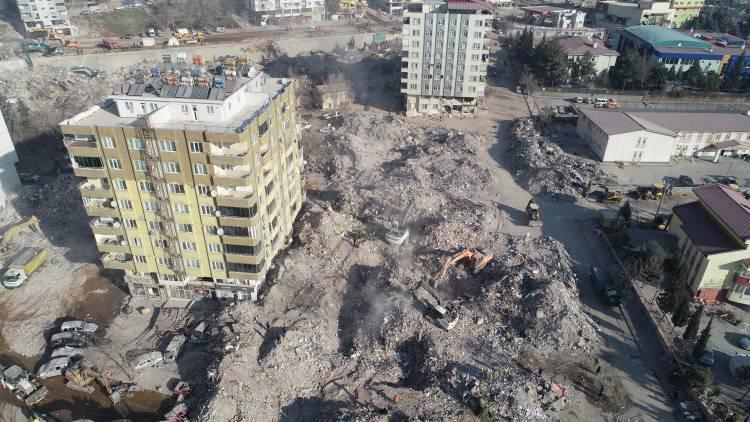 <p>İçişleri Bakanı Süleyman Soylu da 4 gün önce düzenlediği basın toplantısında depremin boyutunu anlatırken Ebrar Sitesi’ni örnek gösterdi.</p>

