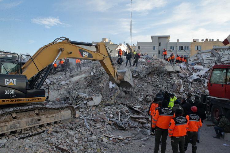 <p><strong>T&Uuml;RKMENİSTAN</strong></p>

<p>T&uuml;rkmenistan, depremlerden etkilenen b&ouml;lgelere, i&ccedil;inde 10 kişilik doktor ekibi ve tıbbi malzemelerin de bulunduğu arama-kurtarma ekibi ve insani yardım taşıyan u&ccedil;ağı T&uuml;rkiye'ye g&ouml;nderdi.</p>

<p>&nbsp;</p>

<p>&nbsp;</p>
