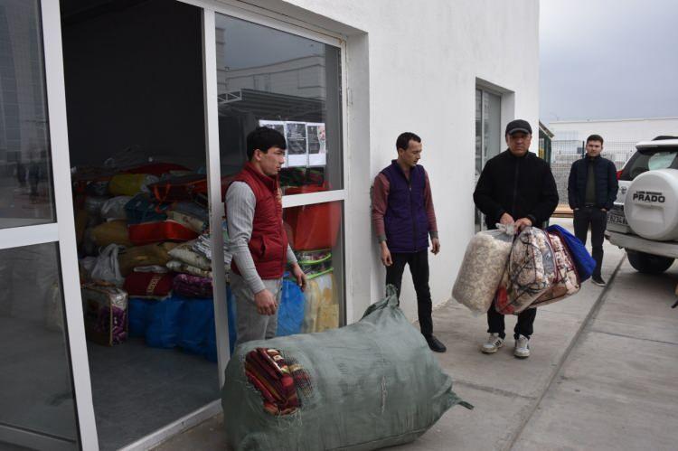 <p>Kardeş T&uuml;rkmenistan'da birlik ve dayanışma duygusunu g&uuml;&ccedil;l&uuml; şekilde hissettiklerini vurgulayan Oral, T&uuml;rkmenistan&rsquo;ın T&uuml;rkiye&rsquo;deki depremzedelerin yarasını sarmak i&ccedil;in ilk olarak harekete ge&ccedil;en &uuml;lkelerden biri olduğuna işaret ederek, "Hemen 7 Şubat'ta 10 kişilik sağlık personeli, tıbbi malzemelerle T&uuml;rkiye&rsquo;ye gitti.</p>

