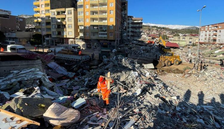 <p>Alanında küresel çapta ün kazanmış isimler sosyal medya hesaplarından Türkiye'deki depremzedeler için bağış organizasyonları düzenliyor. </p>