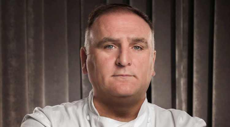 <p><span style="color:#FF0000"><strong>Ünlü İspanyol şef Jose Andres, Kahramanmaraş ve 10 ili yerle bir eden 7.7 ve 7.6 büyüklüğündeki depremlerin ardından Türkiye'ye gelerek yardım çalışmalarına katıldı. Kurucusu olduğu "World Central Kitchen" aracılığıyla depremzedeler için bağış toplayan ünlü şefe en büyük destek dünyaca ünlü yıldız Drew Barrymore'dan geldi. </strong></span></p>