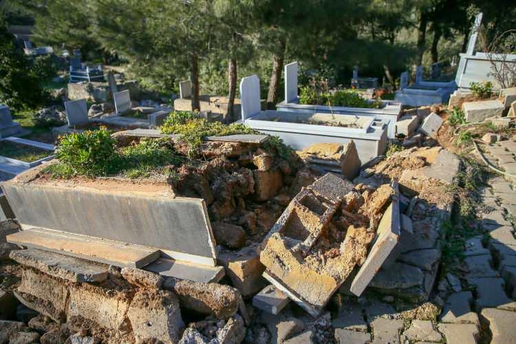 <p>Mahalle sakinlerinden Nuri Cihan, o gün büyük bir uğultuyla uyandıklarını ve sonrasında sarsıntının gerçekleştiğini ifade etti.</p>
