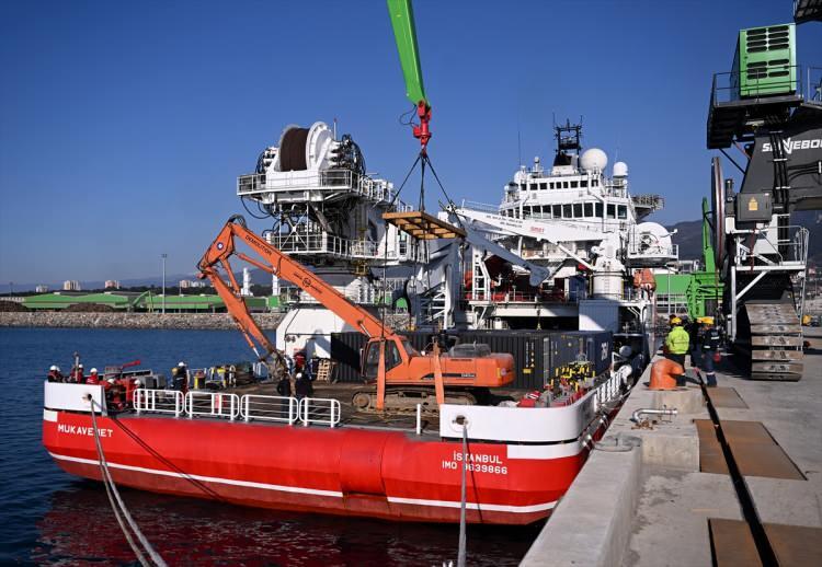 <p>Depremzedeler için göreve çıkan Mukavemet, 5 günlük yolculuğunun ardından Hatay'daki Tosyalı İskenderun Limanı'na ulaştı.</p>

<p> </p>
