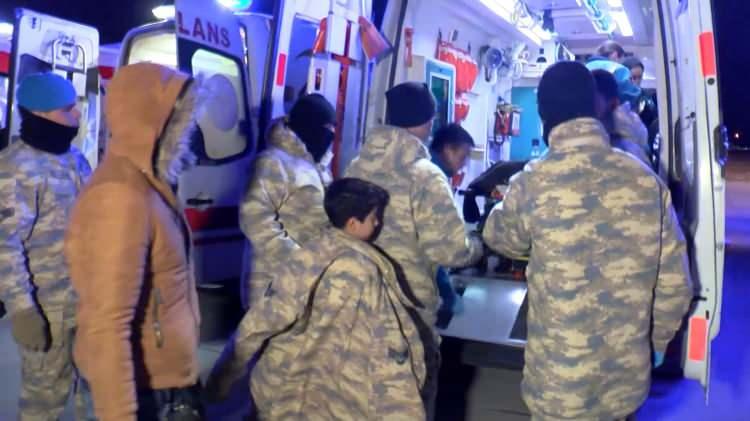 <p>Burada hazır bekleyen ambulanslar yaralıları daha önceden belirlenen hastanelere götürdü.</p>