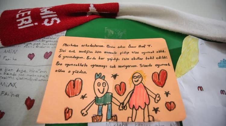 <p><strong>"Hatay il merkezinden başlayarak ulaşılmamış, henüz kimsenin gidememiş olduğu en ücra köşelere kadar vatandaşlarımıza, çadırlara ulaştırmaya çalışıyoruz. </strong></p>
