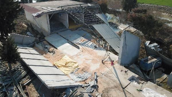 <p>Hatay’a yardım yağıyor, dedem 1944 yılında bu toprakları almış ben üçüncü kuşağım. Topraklarımıza mısır, pamuk, patates, buğday ve sert çekirdekli meyveler ekiyoruz" diye konuştu.</p>
