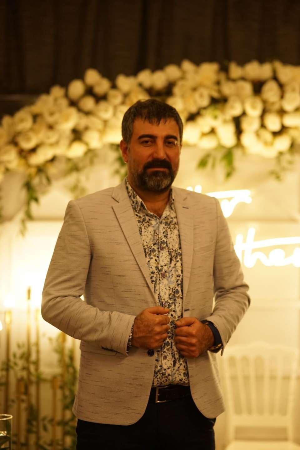 <p>Gaziantep’in İslahiye içesinde deprem sonrası oturduğu 6 katlı Polat Apartmanı'nda evlerinde mahsur kalan yaklaşık 60 kişiyi kurtaran Burhan Polat, binadan çıktıktan sonra düşen beton duvarın altında kalarak hayatını kaybetti. Polat’ın mezarının ise depremden 15 gün önce aldığı iş makinesi ile kazıldığı ortaya çıktı.<br />
</p>