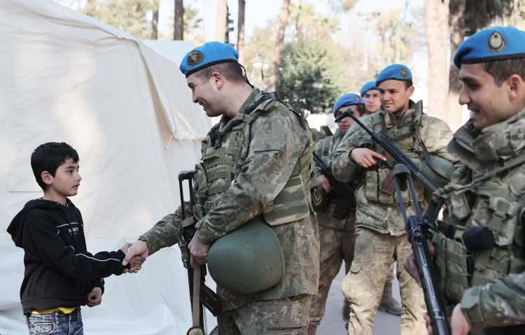 <p>Bakan Akar, kahramanca ve fedakârca görev yapan Mehmetçiği de kutlayarak sözlerini tamamladı.</p>