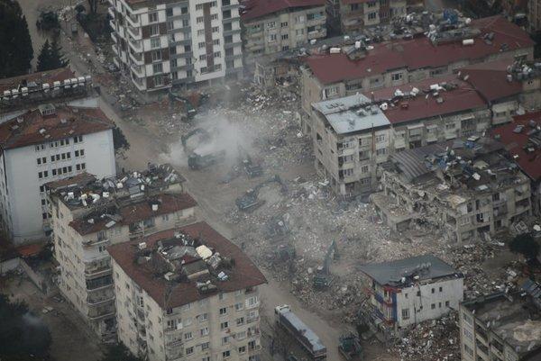 <p>32 il için hazırlanan riski alan, kentsel dönüşüm ve yenileme alanları projeleri CHP, İyi Parti, HDP'nin yanı sıra muhalefetle eşgüdümlü hareket eden Odalar tarafından yargıya taşındı.</p>
