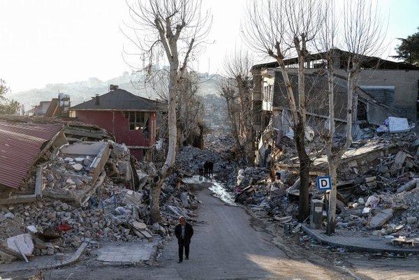 <p><strong>DÖNÜŞÜME KARŞILAR</strong></p>

<p> </p>

<p>Muhalefet partileri şimdiye kadar birçok kentsel dönüşüm projesini engellemek istedi.</p>
