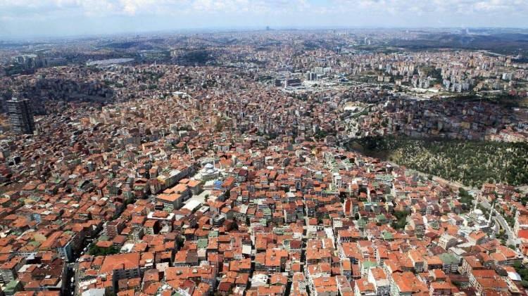<p> Binalarının depreme dayanıklı olup olmadığını test etmek amacıyla yapı denetim raporlarına başvuran insanlar olduğu gibi sonucun olumsuz çıkması ihtimaline karşı nasıl bir yol izleyeceklerini bilmedikleri için raporu istemeyen birçok kişi de mevcut.</p>
