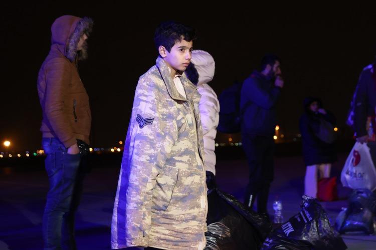 <p><strong> Depremde hayatını kaybeden bütün vatandaşlarımız ile silah ve mesai arkadaşlarımıza Allah’tan rahmet, yaralılarımıza acil şifalar diliyorum. </strong></p>
